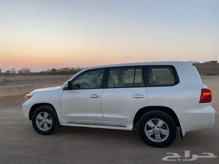 جيب لاندكروزر 6