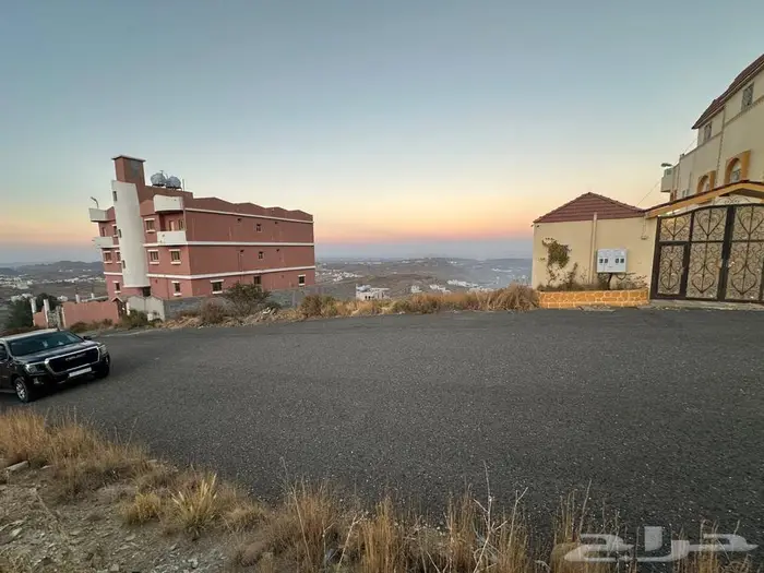 ارض مميزه ومطله اطلاله جميله 4