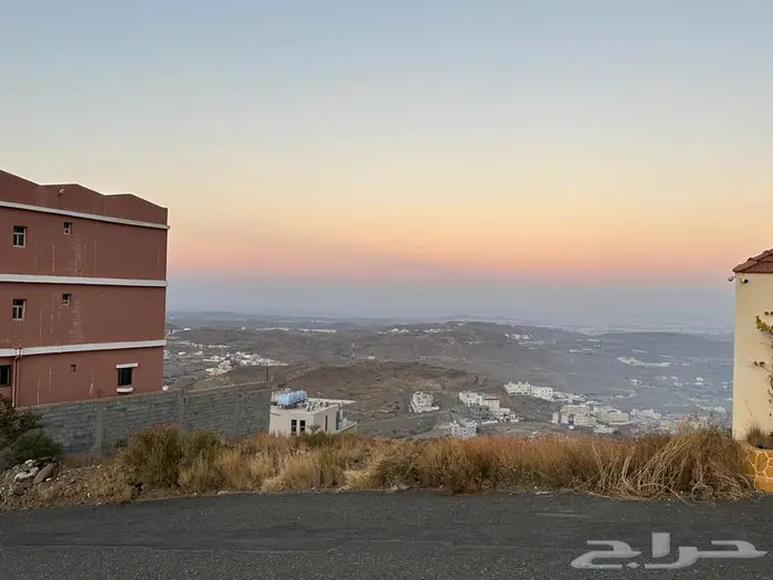 ارض مميزه ومطله اطلاله جميله 1