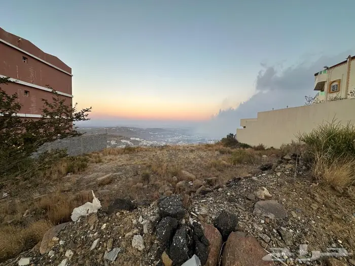 ارض مميزه ومطله اطلاله جميله 6