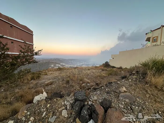 ارض مميزه ومطله اطلاله جميله 7