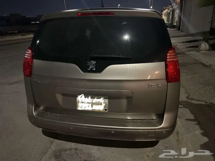 سيارة بيجو 5008 موديل 2014 فل كامل 0