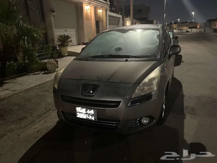 سيارة بيجو 5008 موديل 2014 فل كامل 1