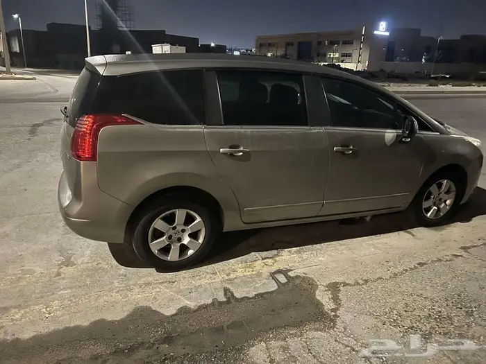 سيارة بيجو 5008 موديل 2014 فل كامل 3