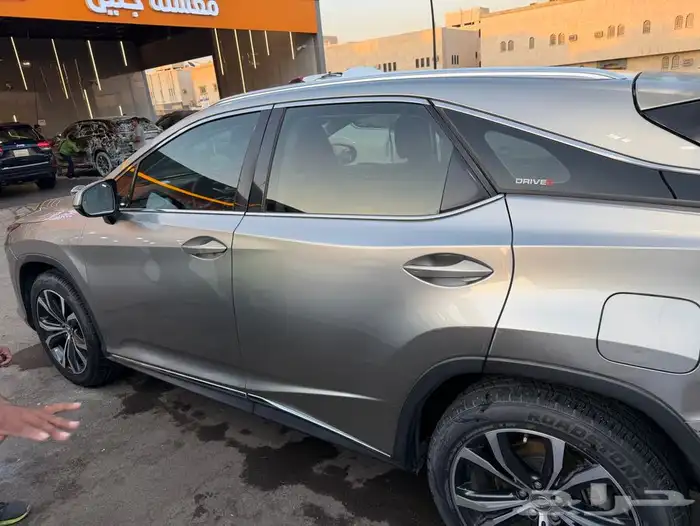 لكزس RX   البودي سليم ما شاف الورشة (ما عدا دقشات ما تذكر) 4