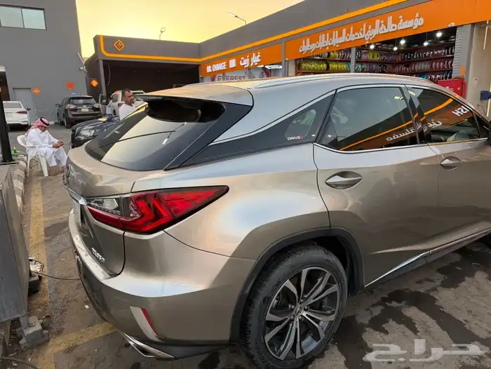 لكزس RX   البودي سليم ما شاف الورشة (ما عدا دقشات ما تذكر) 2