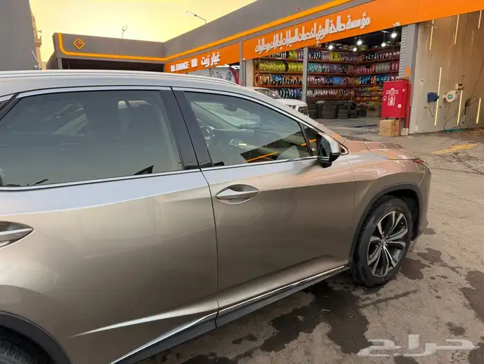 لكزس RX   البودي سليم ما شاف الورشة (ما عدا دقشات ما تذكر) 3