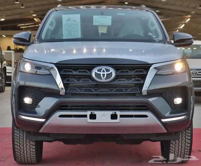 فورتشنر VX2رادار و بدون رادار 2.8 ديزل 2024 سعودي 17