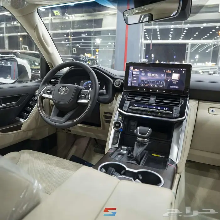 تويوتا لاندكروزر GXR L4 موديل 2025 15