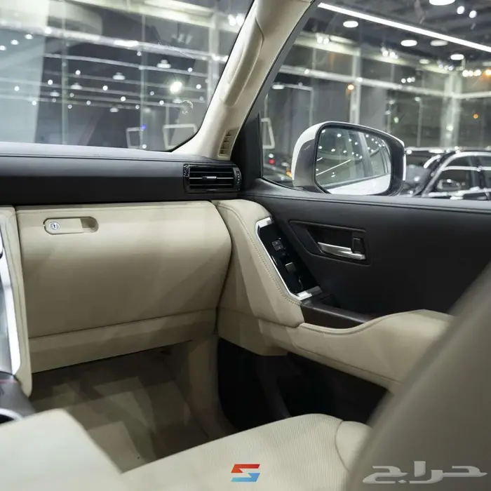 تويوتا لاندكروزر GXR L4 موديل 2025 11