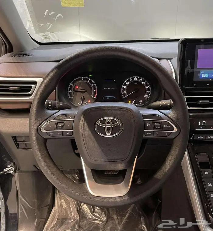 تويوتا انوفا بنزين 2025 4