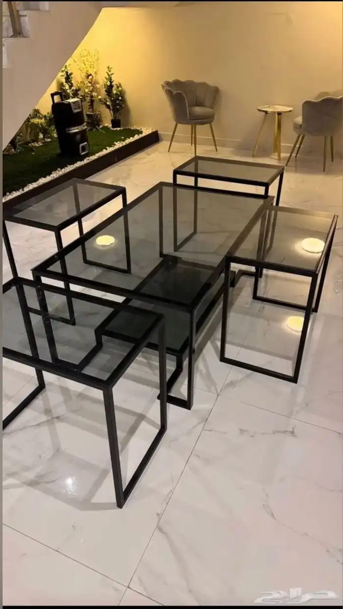 للبيع طاوله مع 4خدمه 0