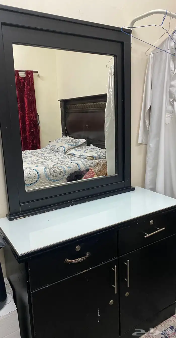 دولاب وسرير وتسريحه وكمودينه للبيع المستعجل 8