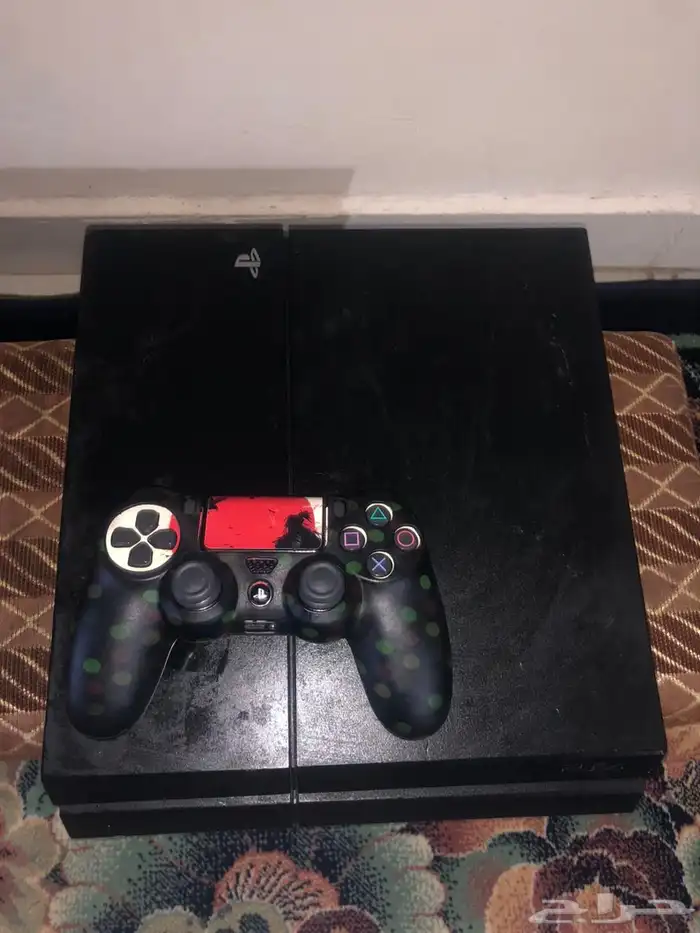 سوني فور4 مع يد وحده مع جميع ملحقاته للبيع 1