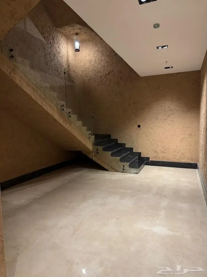 شقة للإيجار حي عرقة 8