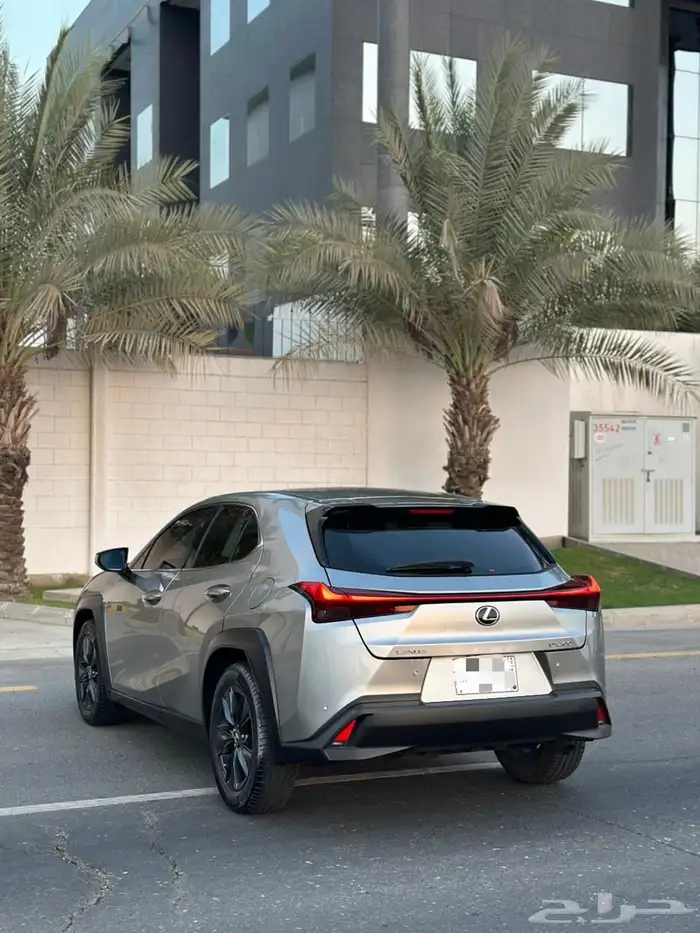 لكزس UX200 2021 10
