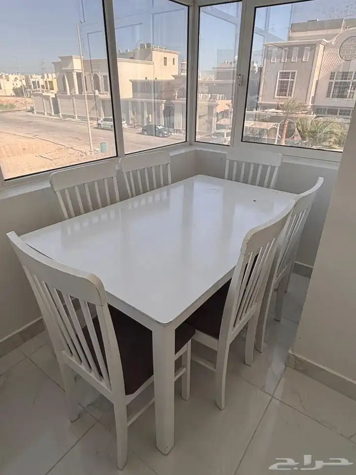 طاولة طعام من هوم بوكس 0