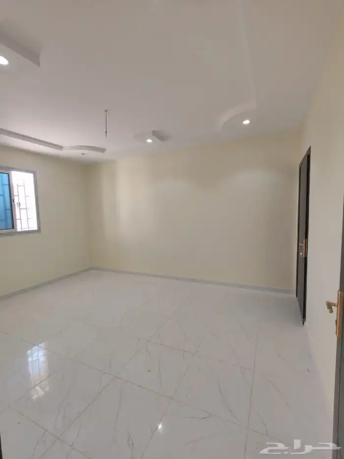 للبيع دور وشقه خلفيه حي القدس بمساحه 735 8