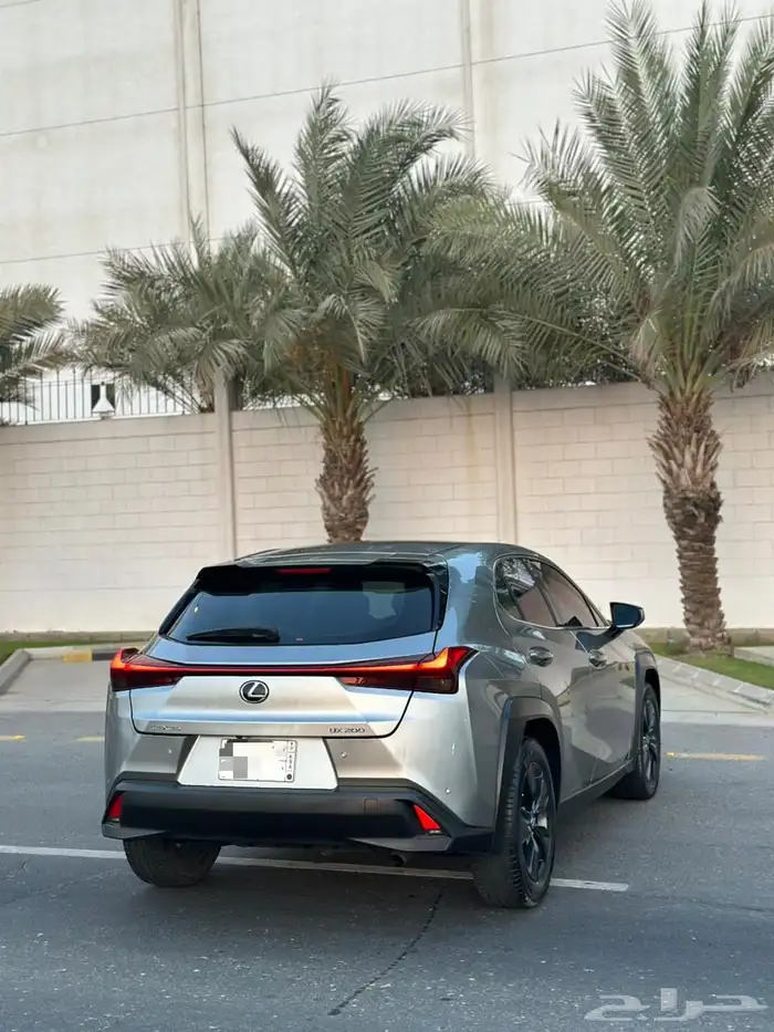 لكزس UX200 2021 11