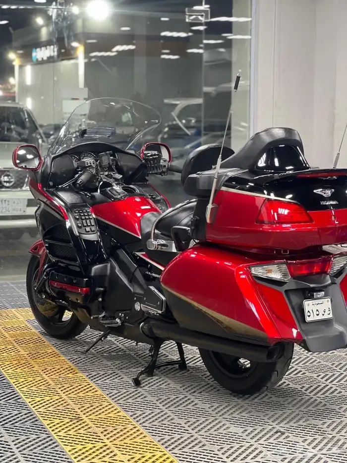 للبيع هوندا قولد وينج موديل 2015 3