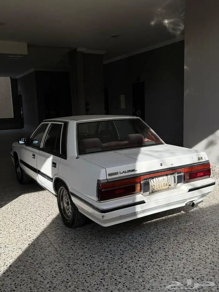 لوريل نيسان 1988 0