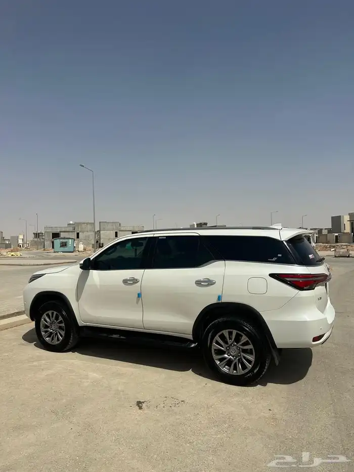 فورتشنر 2022مكينة 2800او البدل بهايلكس ديزل 2800مديل حديث 2