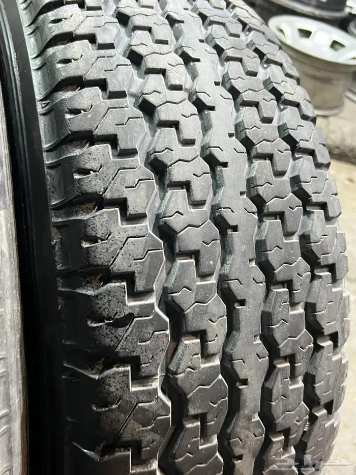 جنوط لكزز الحميد مع كفرات دنلوب 275.70.16 تاريخ 21 9