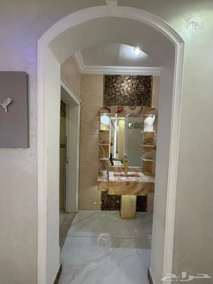 شقة للإيجار 5 غرف بحي الزهراء 16