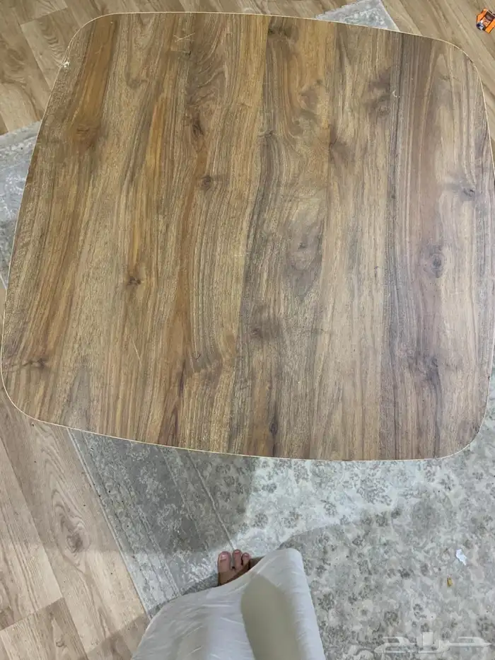 طاولة طعام جديد ونظيف واستعمال اسبوع على ب60 0