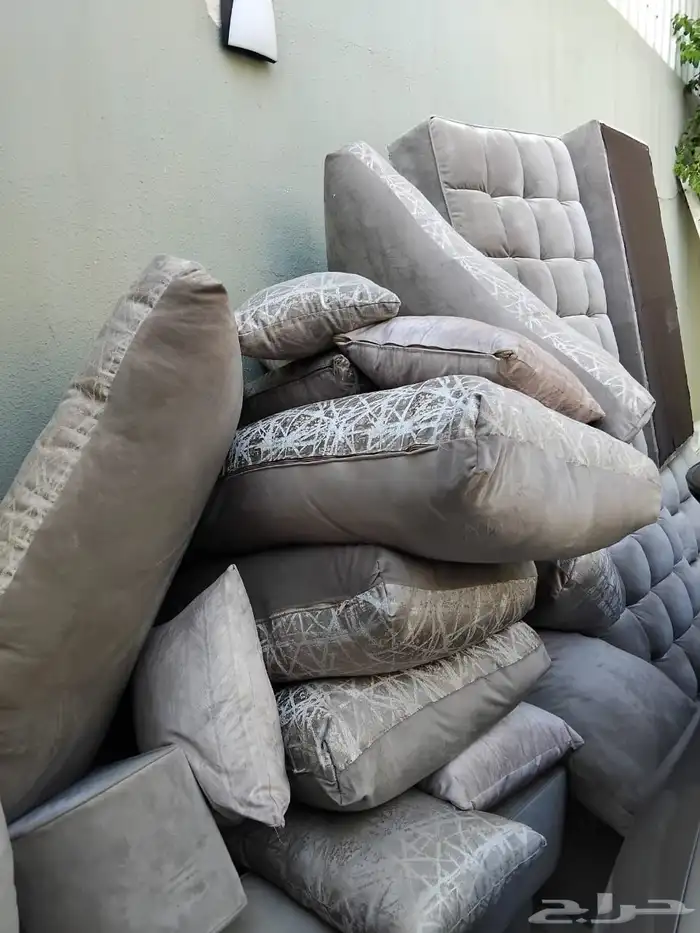 سرير نفرين مترين في مترين وكنب ارضي مرتفع 4