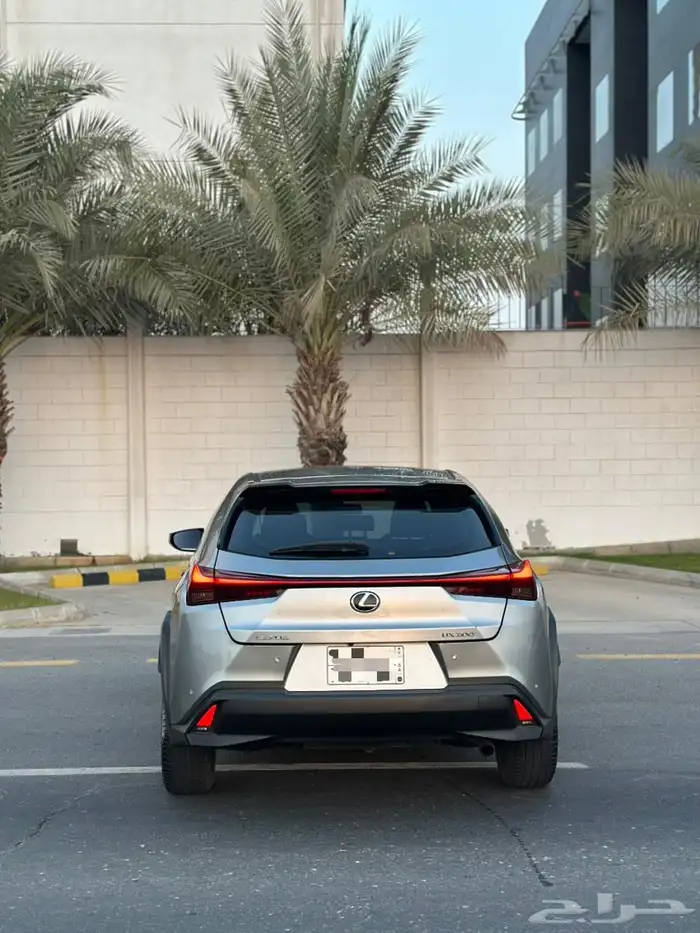 لكزس UX200 2021 8
