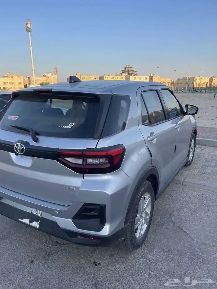 للبيع سياره تيوتا رايز 6