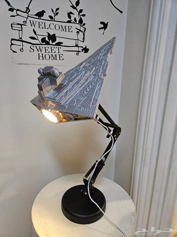 اضاءة مكتبية تصميم مميز على شكل مجسم سفينة فضائية 0