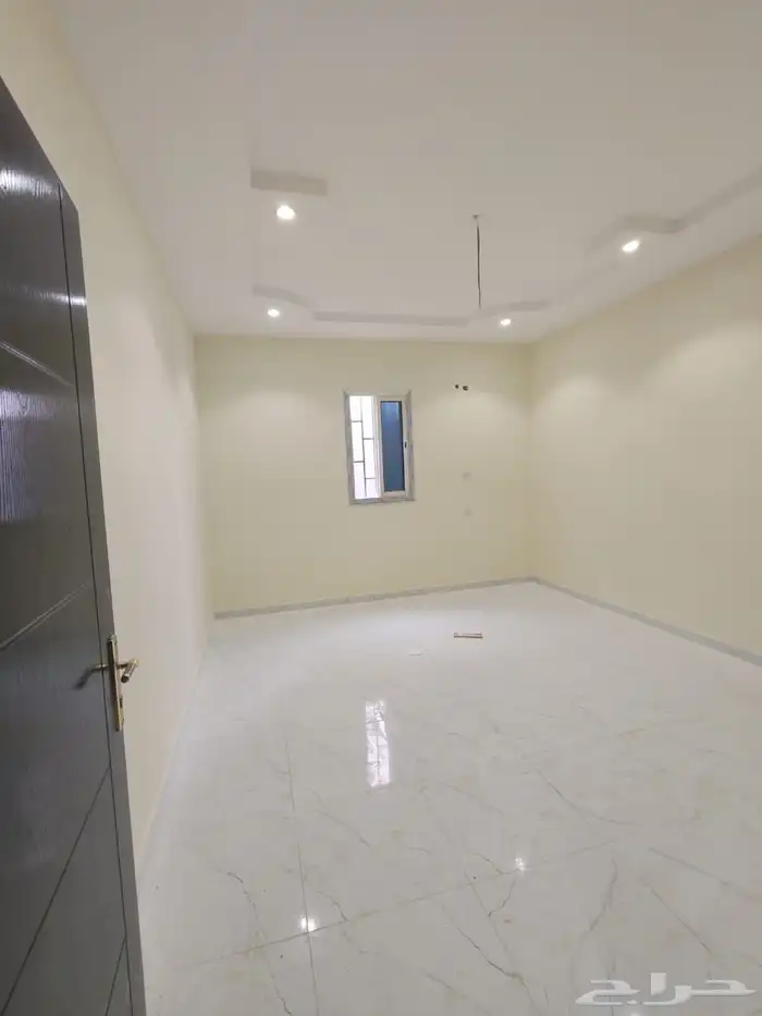 للبيع دور وشقه خلفيه حي القدس بمساحه 735 7