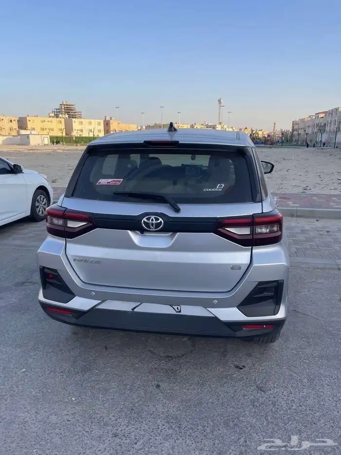 للبيع سياره تيوتا رايز 8