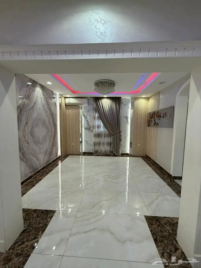 شقة للإيجار 5 غرف بحي الزهراء 15