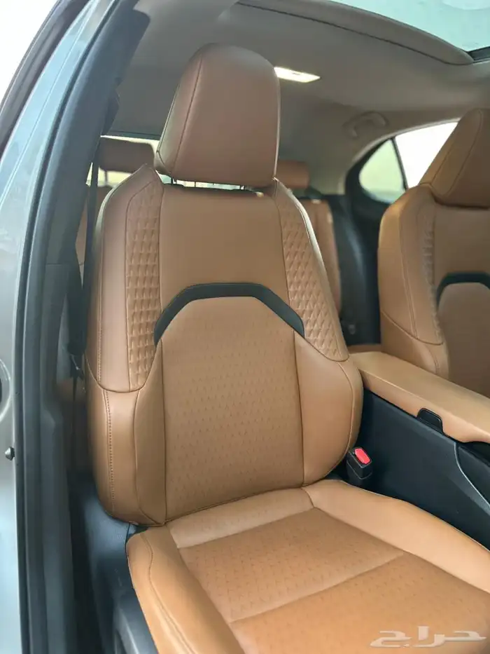 لكزس UX200 2021 18