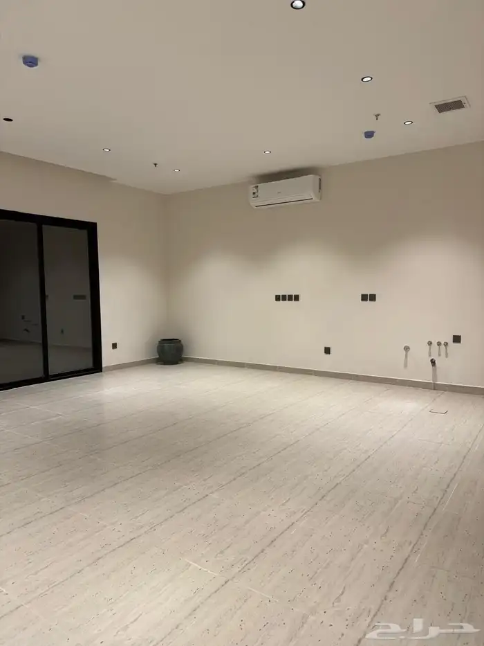 شقة للإيجار حي عرقة 6