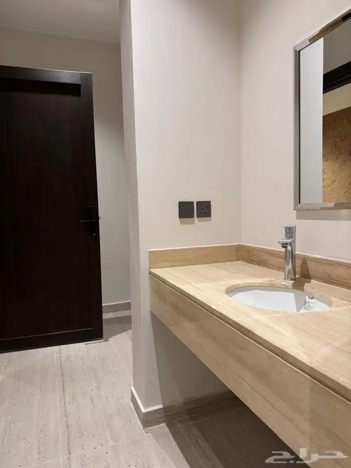 شقة للإيجار حي عرقة 7
