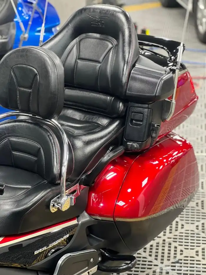 للبيع هوندا قولد وينج موديل 2015 4