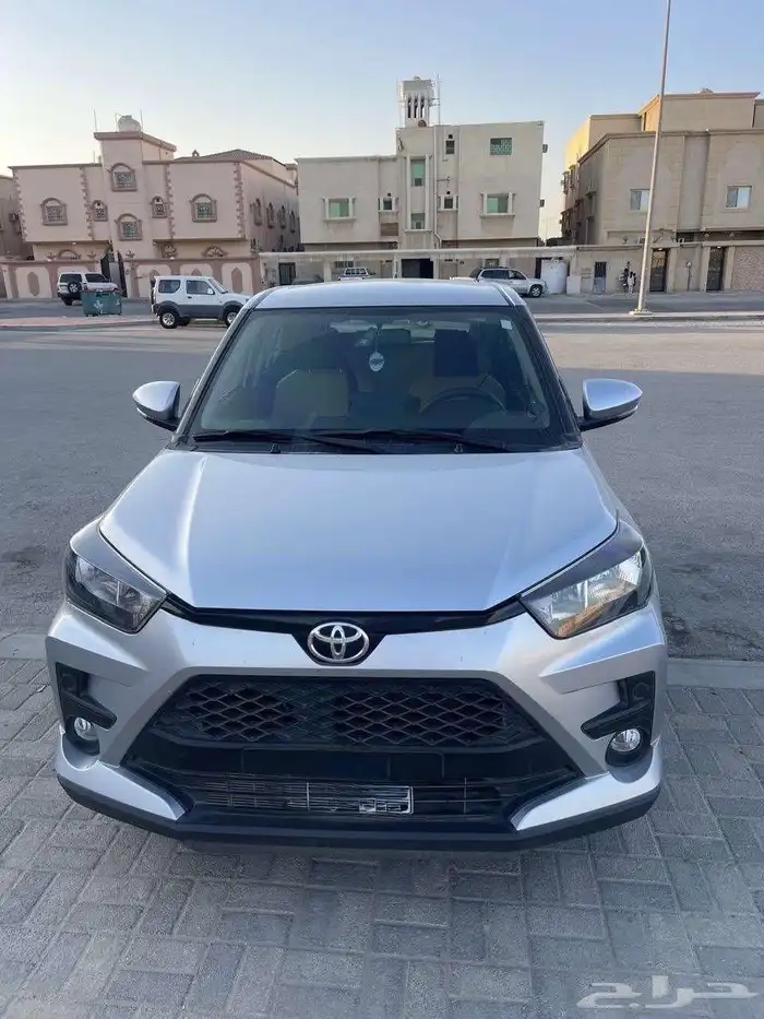 للبيع سياره تيوتا رايز 9