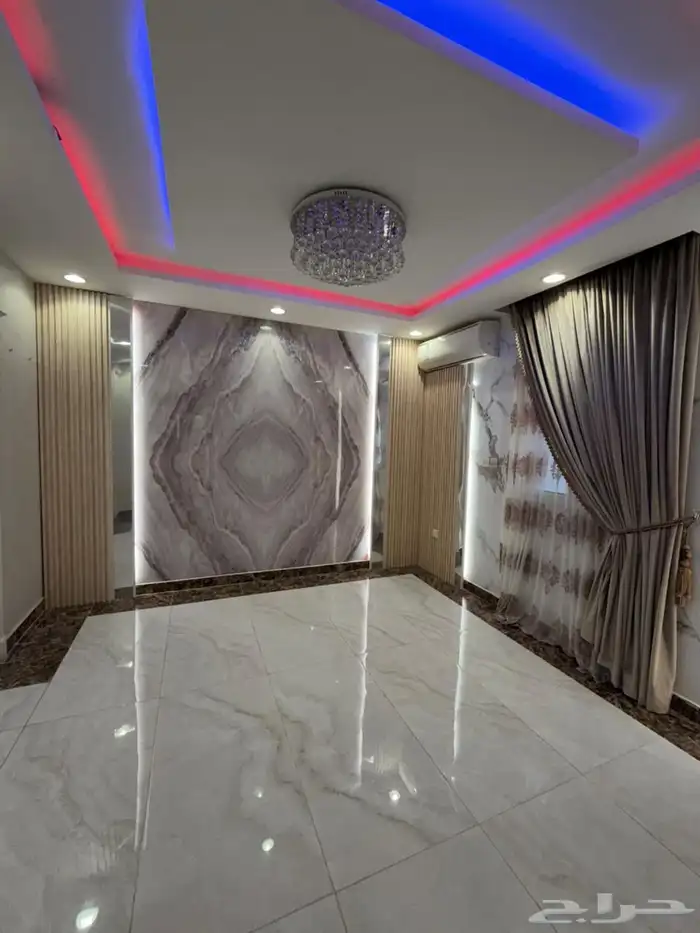 شقة للإيجار 5 غرف بحي الزهراء 18