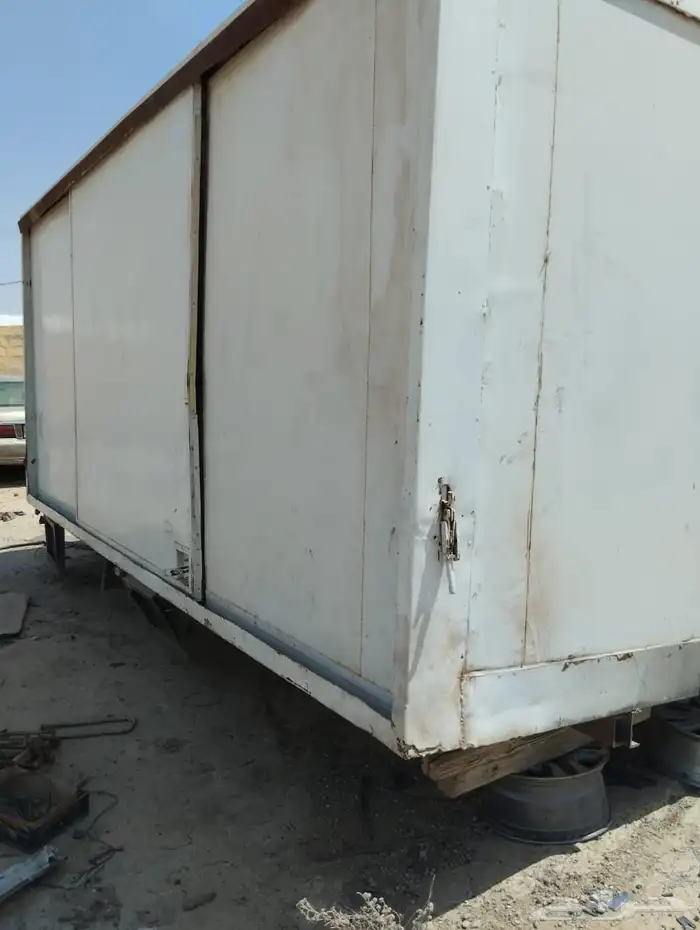 صندوق دنا مغلق نظيف 0