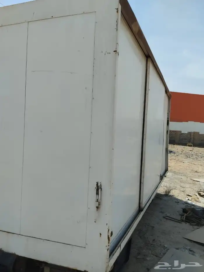 صندوق دنا مغلق نظيف 1