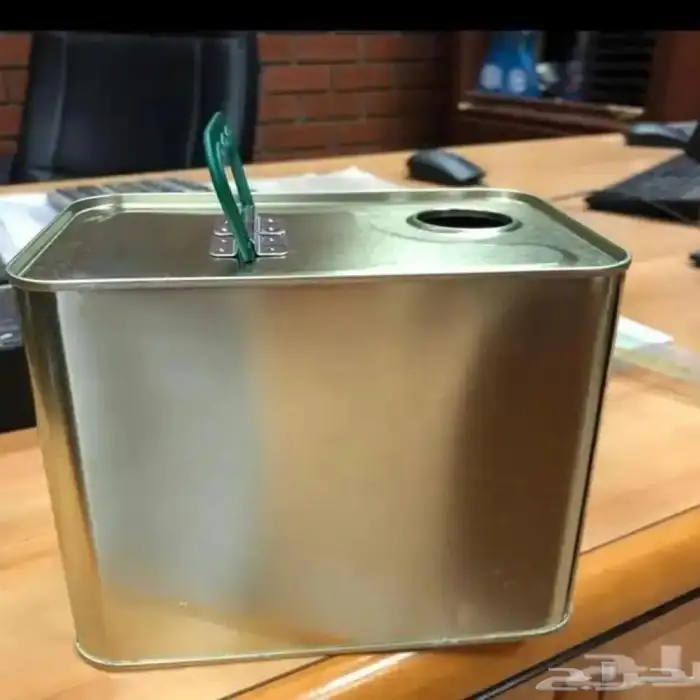 علب زيت معدنية مع غطاء 3