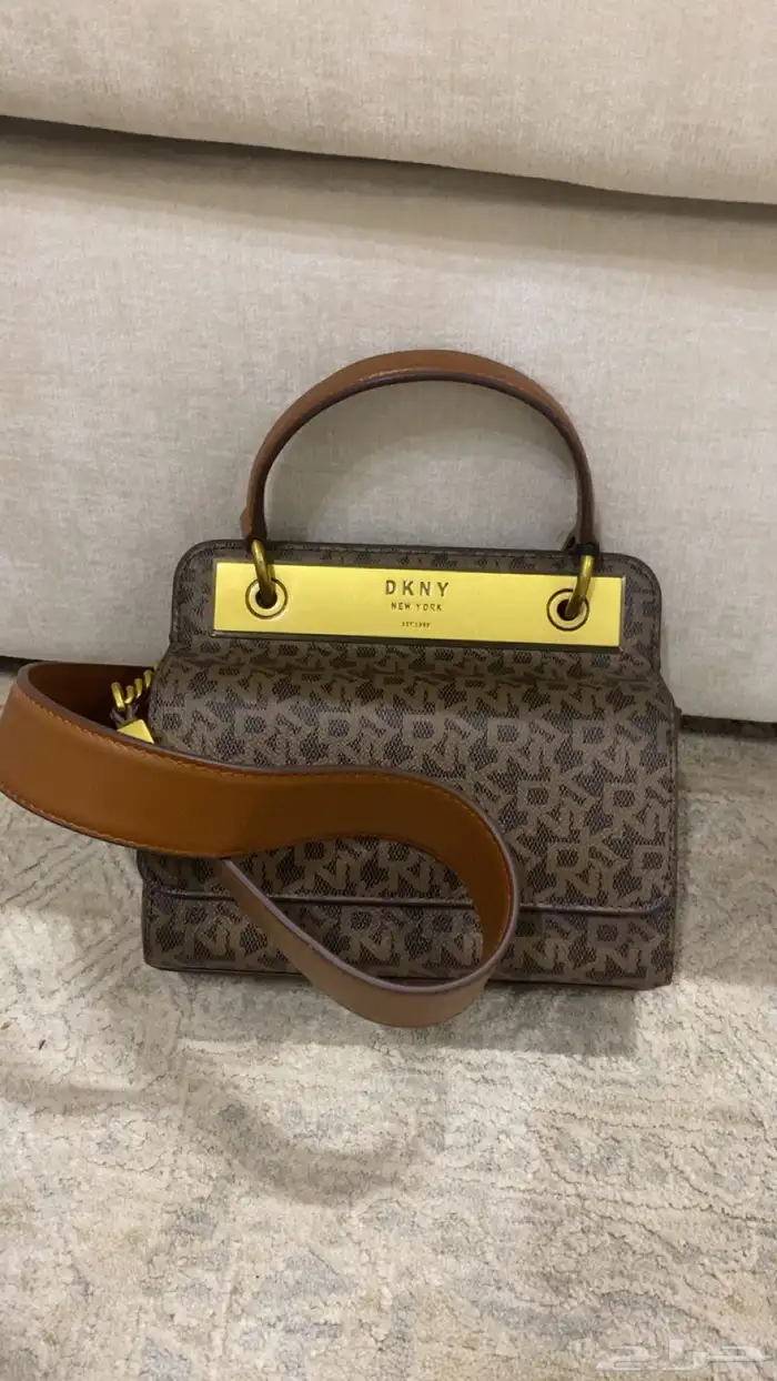 فايندرا حلق فضه ساعه ديور درجه اولى وشنطه كروسبوديDKNY 7