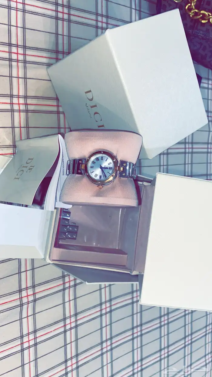 فايندرا حلق فضه ساعه ديور درجه اولى وشنطه كروسبوديDKNY 15