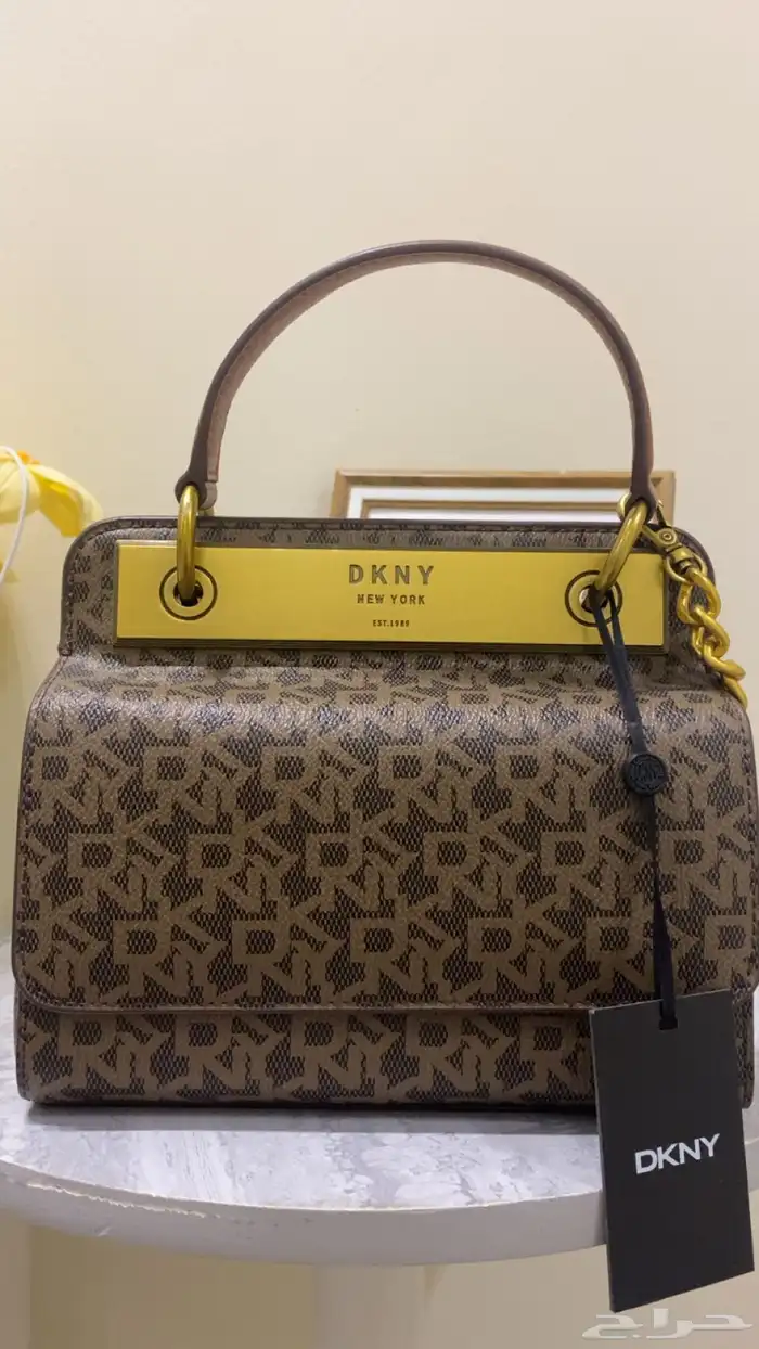 فايندرا حلق فضه ساعه ديور درجه اولى وشنطه كروسبوديDKNY 9