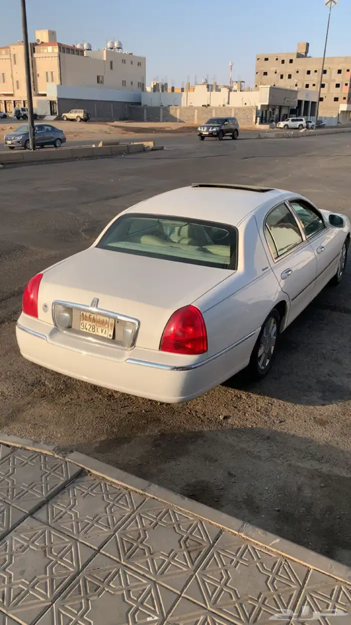 لنكولن تاون كار 2003 1