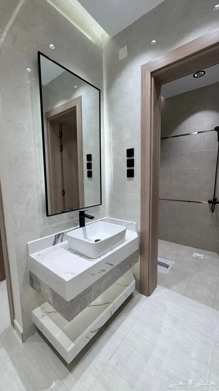 للبيع شقه ارضيه 6 غرف vipمع حوش وبايكه من 540 الف احد رفيده 11